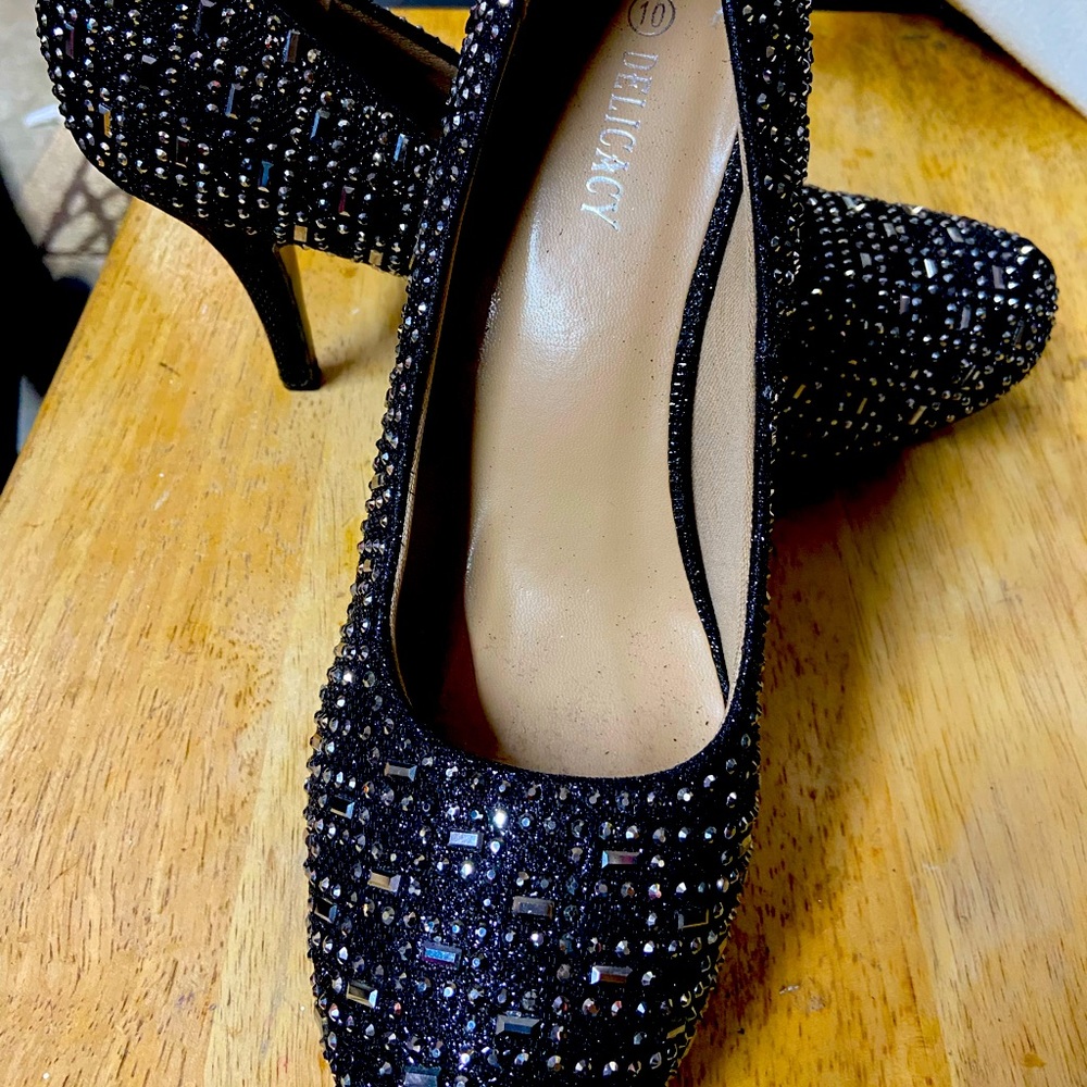 Black heel size 10
